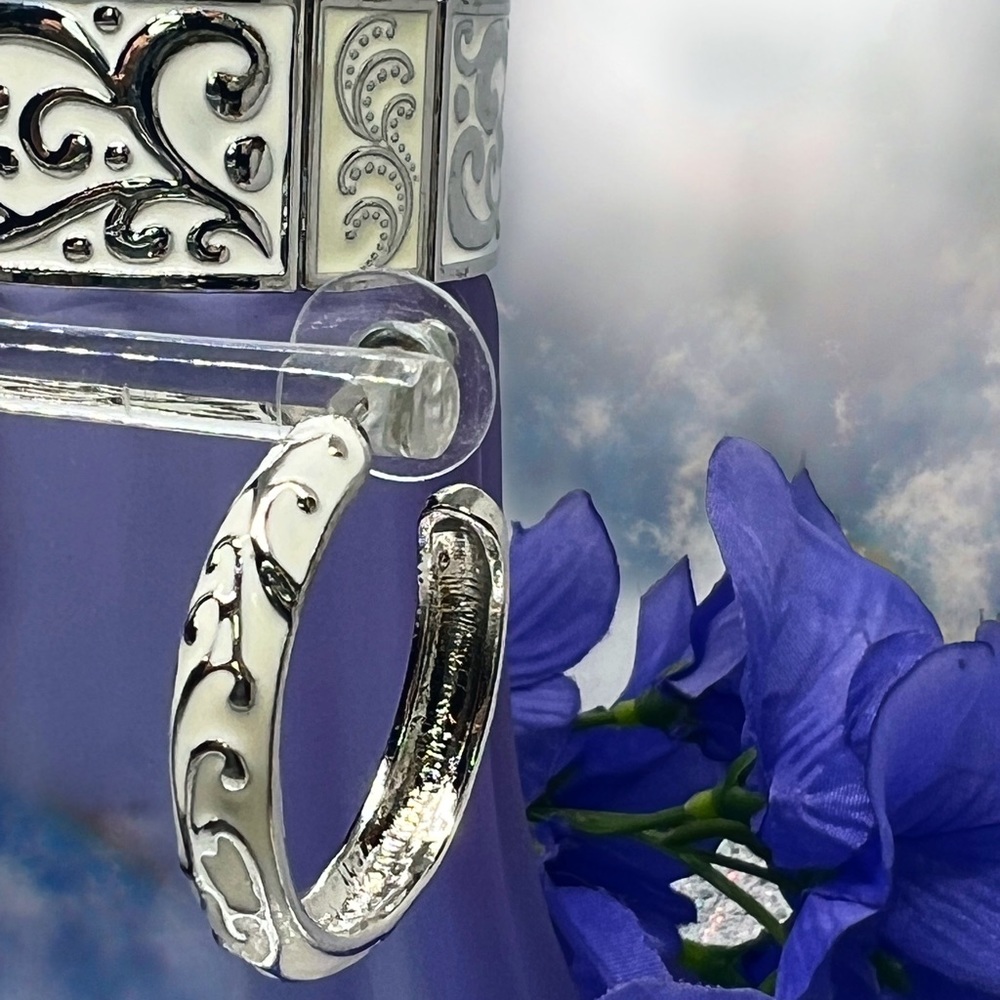 Silver-Tone White Enameled Slider Pendant ~ Stretch Panel Bracelet & Earrings - Picture 4 of 6